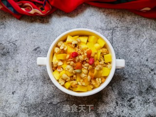 Nectarine Granola Mixed with Yogurt recipe