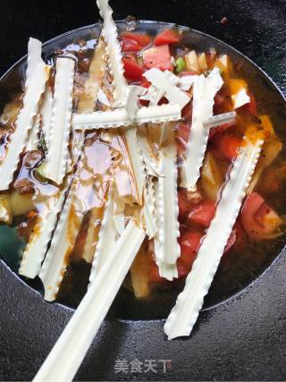 Braised Noodles with Tomato and Potato recipe