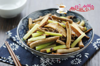 Stir-fried Dried Seeds with Celery, Tea and Mushrooms recipe