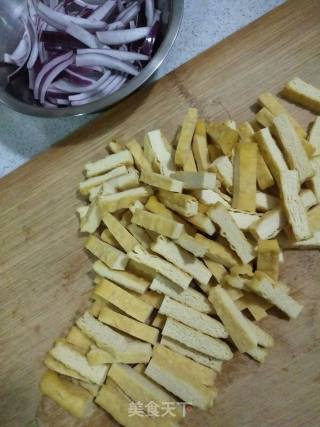 Stir-fried Dried Tofu with Green Onion recipe