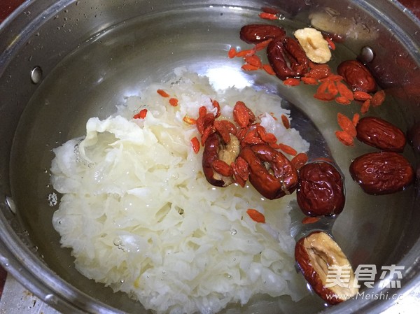 Tremella (white Fungus) in Syrup recipe