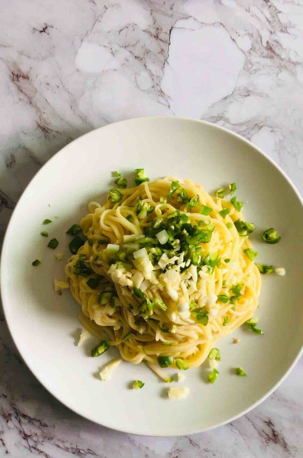 Noodles with Mushroom Chicken and Raw Pepper recipe