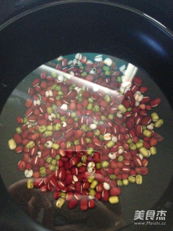 Red Beans, Millet, Oats, Red Dates Porridge recipe