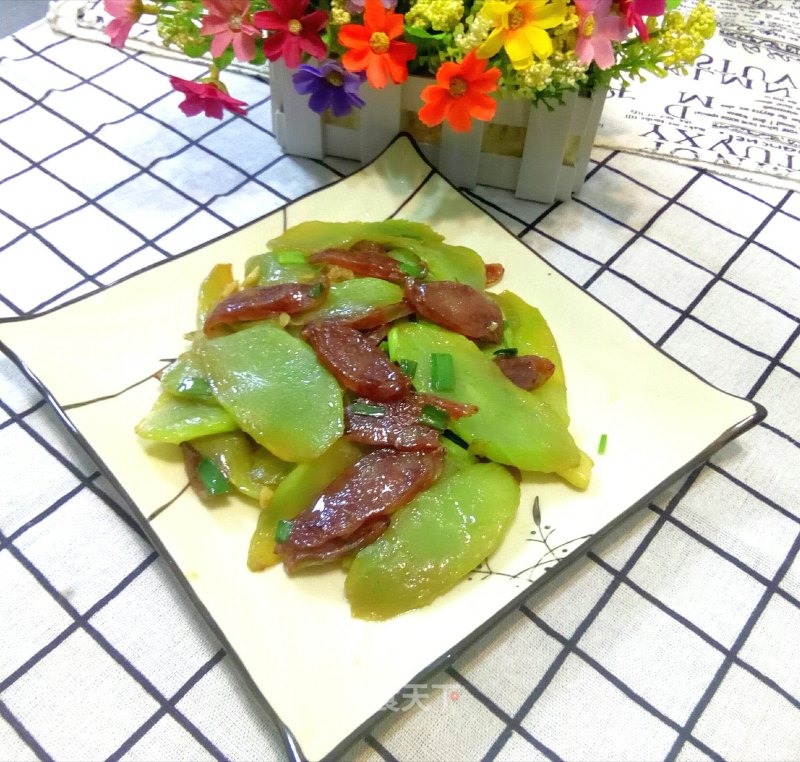 Stir-fried Lettuce with Sausage recipe