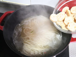 Intestine Noodles with Vegetables and Fish Roe recipe