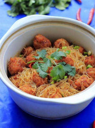 Meatballs and Vermicelli in Clay Pot