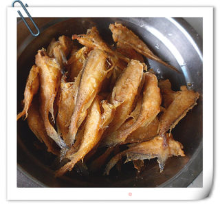 [trial Report on Making Healthy Life Xinhe Seasoning Gift Box with Heart]——sauce-flavored Small Crucian Head Fish recipe