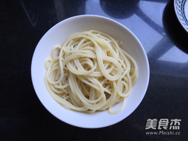 Noodles with Oyster Sauce and Tomato Sauce recipe