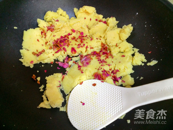 Rose Mung Bean Cake recipe