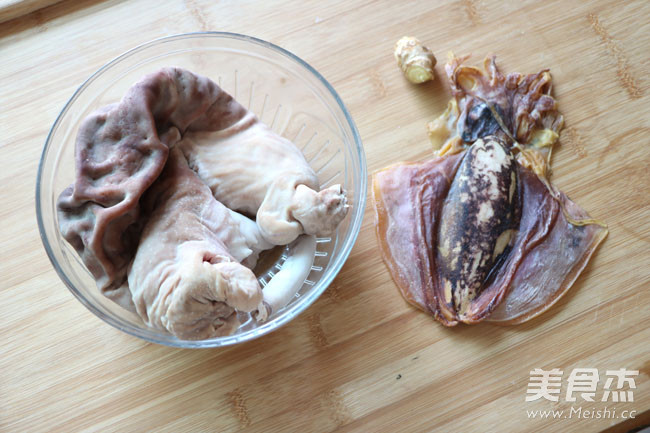 Spleen Nourishing Stomach Cuttlefish and Pork Belly Soup recipe