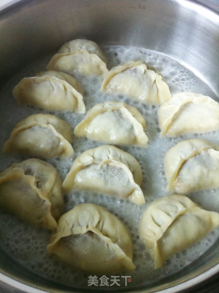 Juicy Parsley Beef Fried Dumplings recipe