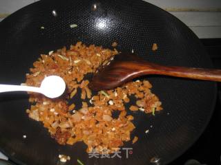 Stir-fried Dried Radish with Lard Residue recipe