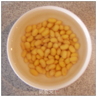 Easily Make Delicious Soup-----soybean Milk and Fresh Mushroom Pot recipe