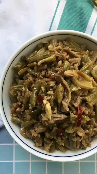 Stir-fried Chicken with Sour Cowpeas