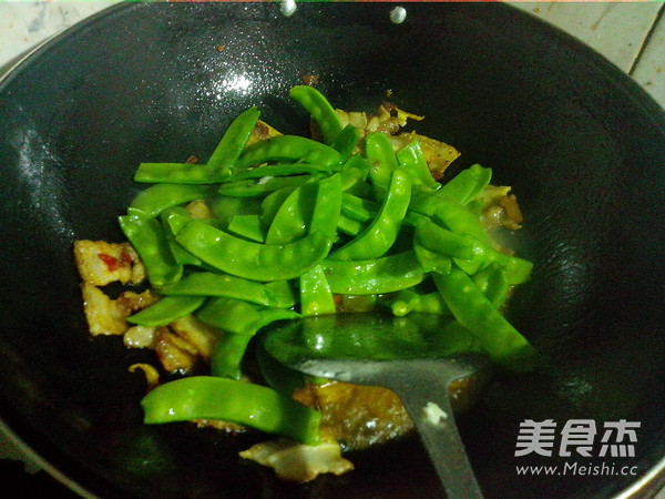 Stir-fried Pork Belly with Snow Peas recipe