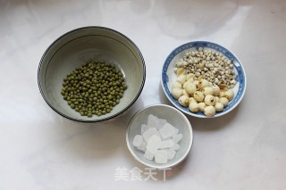 Refreshing Through Bitter Summer-mung Bean, Lotus Seed and Barley Soup recipe