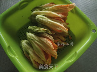 Fried Pumpkin Flowers recipe