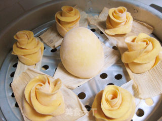 Beautiful As Flowers-pumpkin Rose Roll recipe