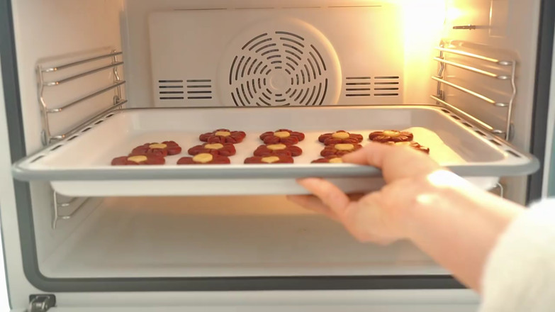 Little Red Flower Cookies recipe