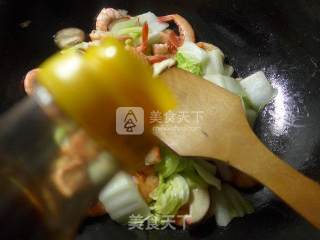 Stir-fried Sea Prawns with Mushrooms and Cabbage recipe