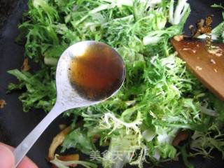 Garlic Bitter Chrysanthemum Mixed with Dried Fish recipe