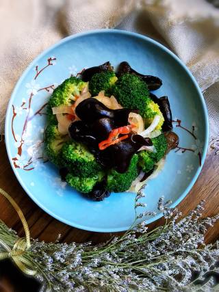 Broccoli with Fungus recipe