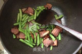 Home-cooked and Delicious Dish-stir-fried String Beans with Pork Belly recipe