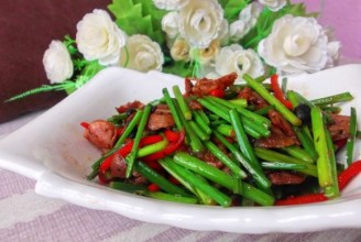 Stir-fried Sausage with Chinese Chives recipe