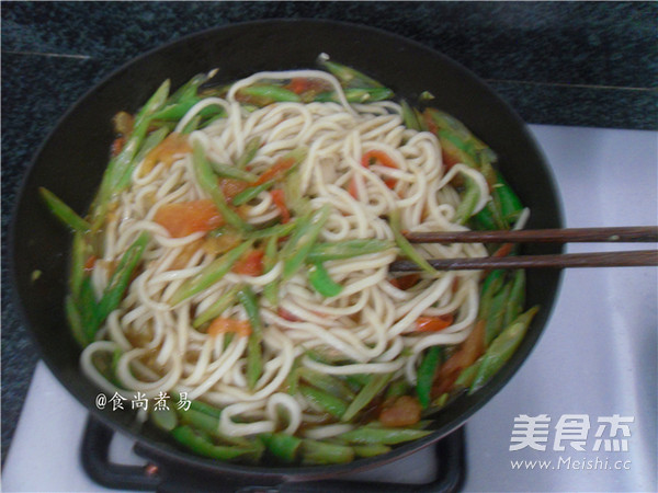 Tomato and String Bean Noodles recipe