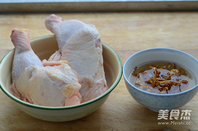 Stewed Chicken Soup with Cordyceps Flower recipe