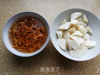 Stewed Chicken with Cordyceps Flower and Yam recipe