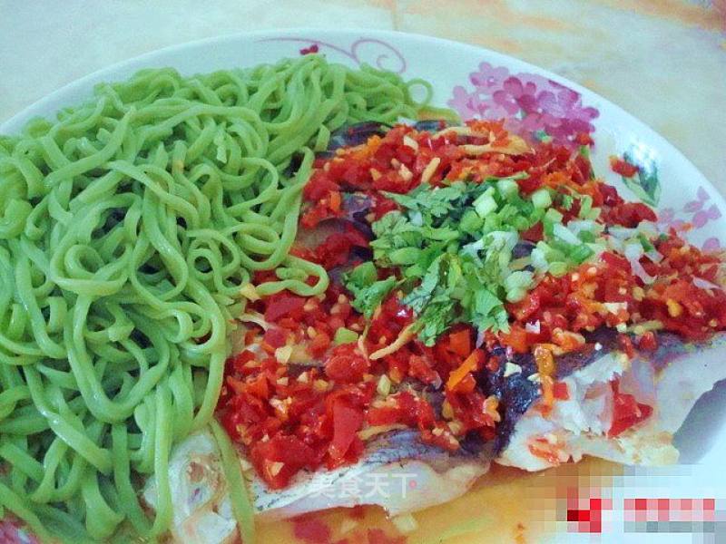 Chopped Pepper Fish Head: Spinach Noodles