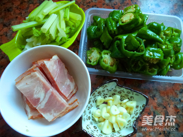 Stir-fried Bacon with Tiger Skin Chili recipe