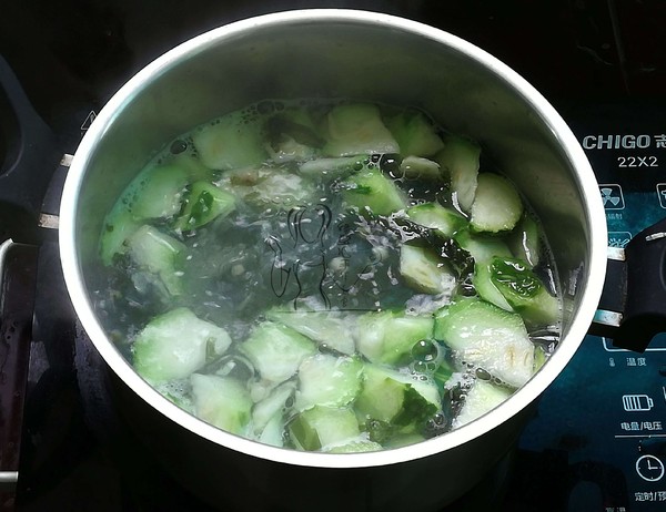 Seaweed and Shrimp Skin White Besi Gourd Soup recipe