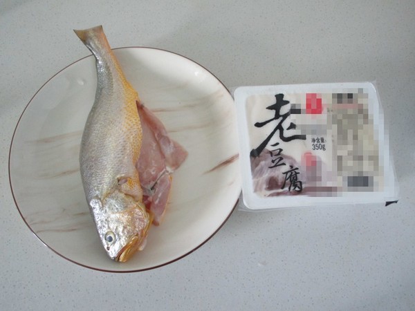 Steamed Tofu with Small Yellow Croaker recipe