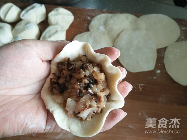 Pork Radish and Mushroom Buns recipe