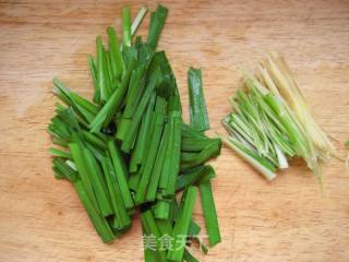 Stir-fried Shredded Shrimp with Leek recipe