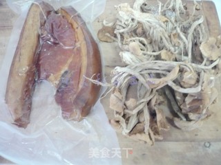 Stir-fried Bacon with Tea Tree Mushroom recipe