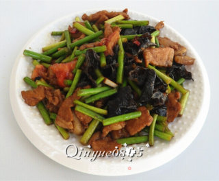 Stir-fried Pork with Garlic Moss Fungus recipe
