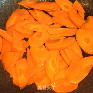 Stir-fried Carrots with Lettuce and Fungus recipe