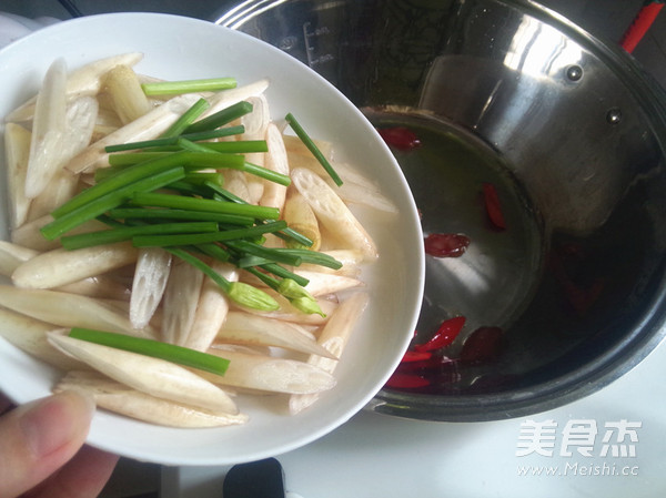 Fried Lotus Root with Cashew Nuts recipe