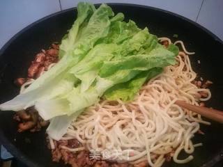 Stir-fried Noodles with Mushroom and Lean Pork recipe