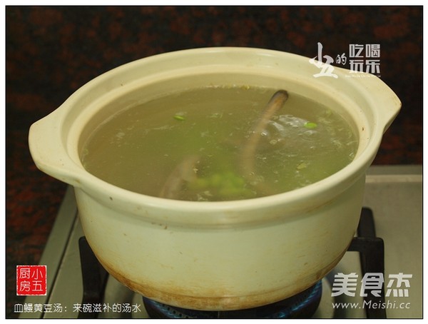 Blood Eel and Soybean Soup: A Bowl of Nourishing Soup recipe