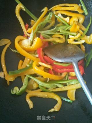 Stir-fried Yellow Throat with Colored Pepper recipe