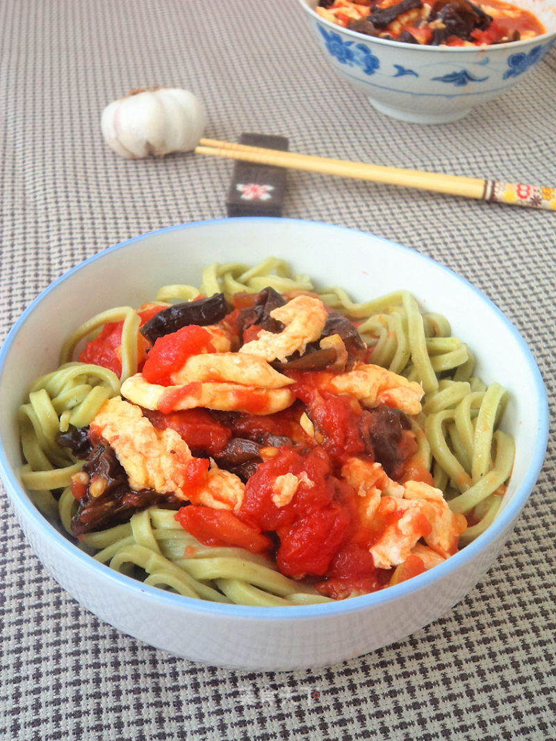 Spinach Noodles with Tomato Fungus