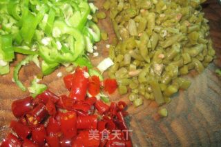 Stir-fried Capers with Double Peppers-served with Noodles and Porridge recipe