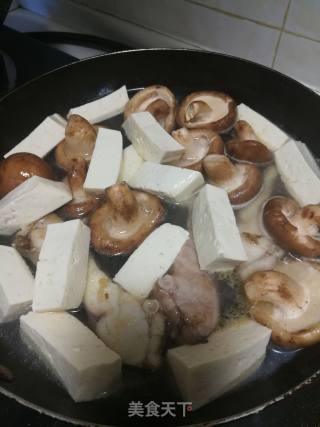 Stewed Tofu with Mushrooms and Grass Fish recipe
