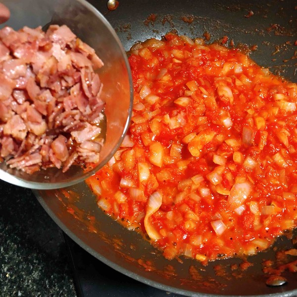 Spaghetti with Bacon and Tomato recipe