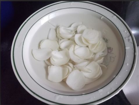 Lotus Seeds and Lilies in Clay Pot recipe