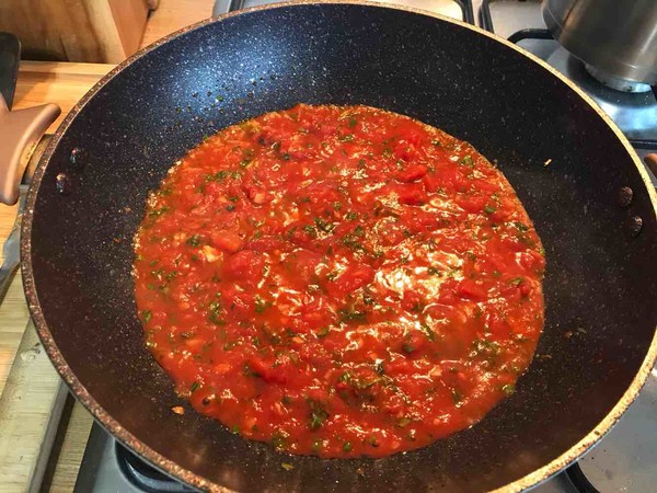 Spaghetti with Tomato, Shrimp and Basil recipe